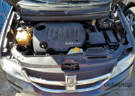 2014 Dodge Journey Sxt z USA, uszkodzony, nr VIN 3C4PDDBG3ET135715